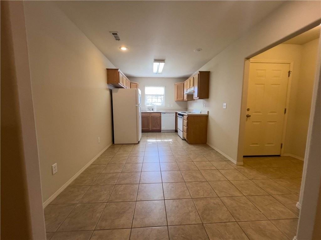 4102 - 2 SW Broadstone Avenue - Photo 3 of 12