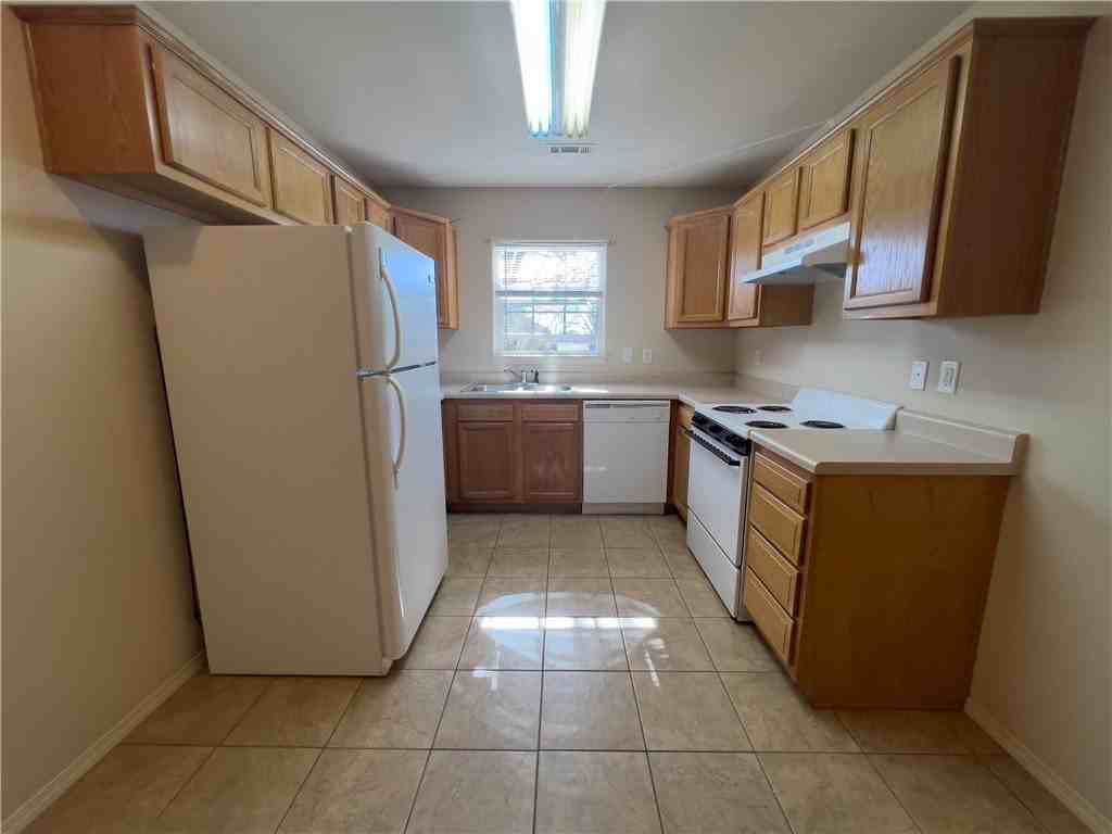 4102 - 2 SW Broadstone Avenue - Photo 4 of 12