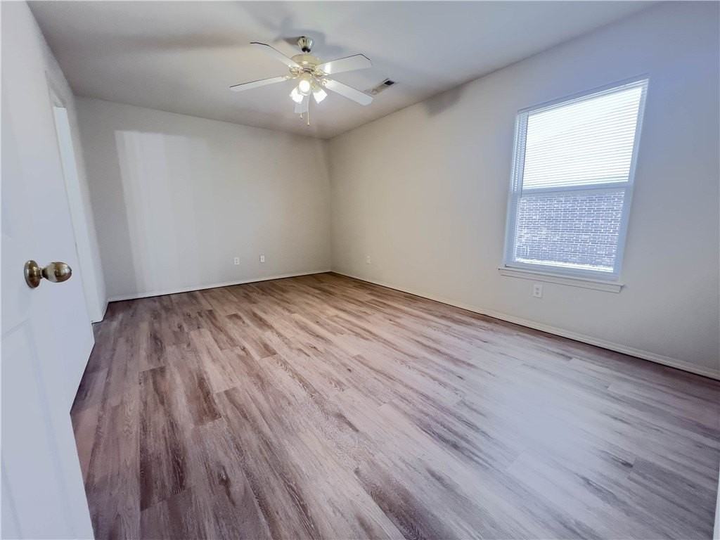 4102 - 2 SW Broadstone Avenue - Photo 5 of 12