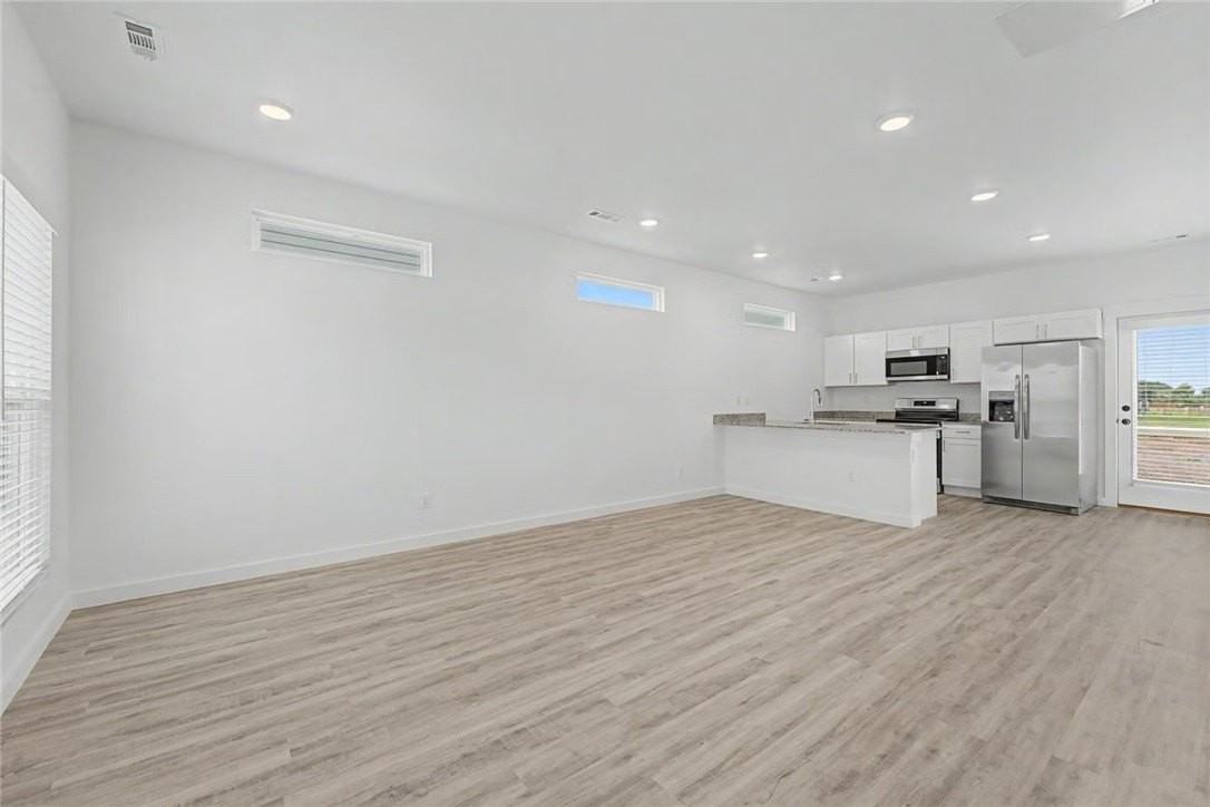 550 Discovery Avenue - Photo 2 of 15