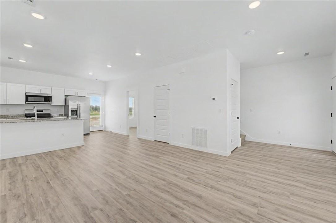 550 Discovery Avenue - Photo 3 of 15