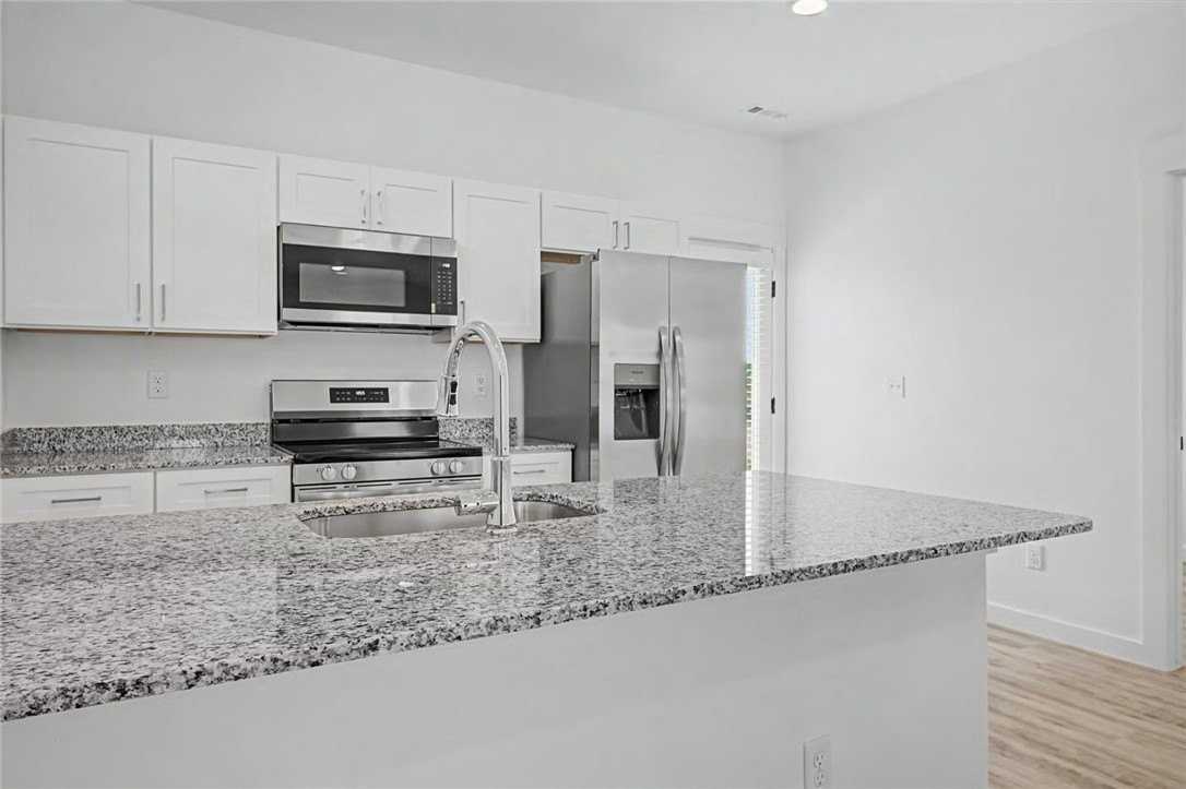 550 Discovery Avenue - Photo 5 of 15