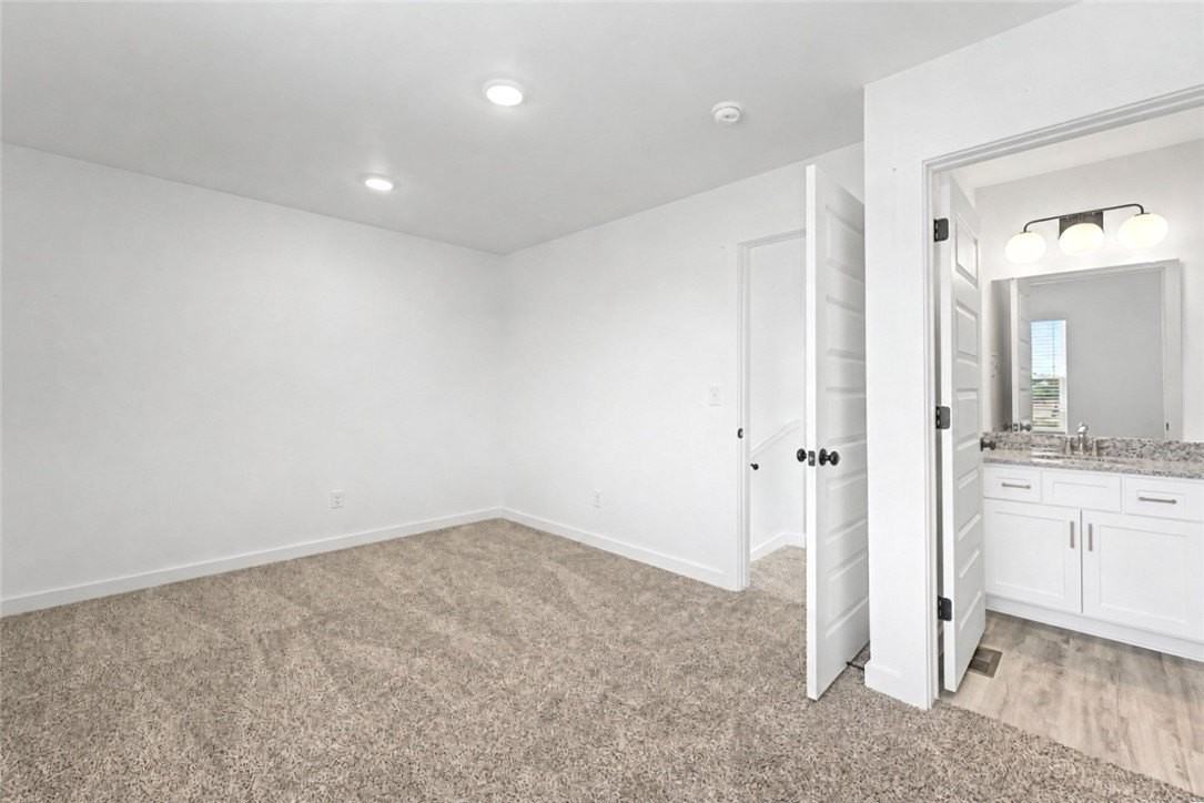 550 Discovery Avenue - Photo 6 of 15