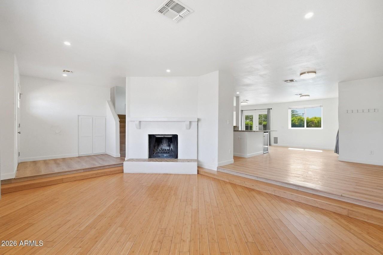 919 E La Jolla Dr - Photo 3 of 23
