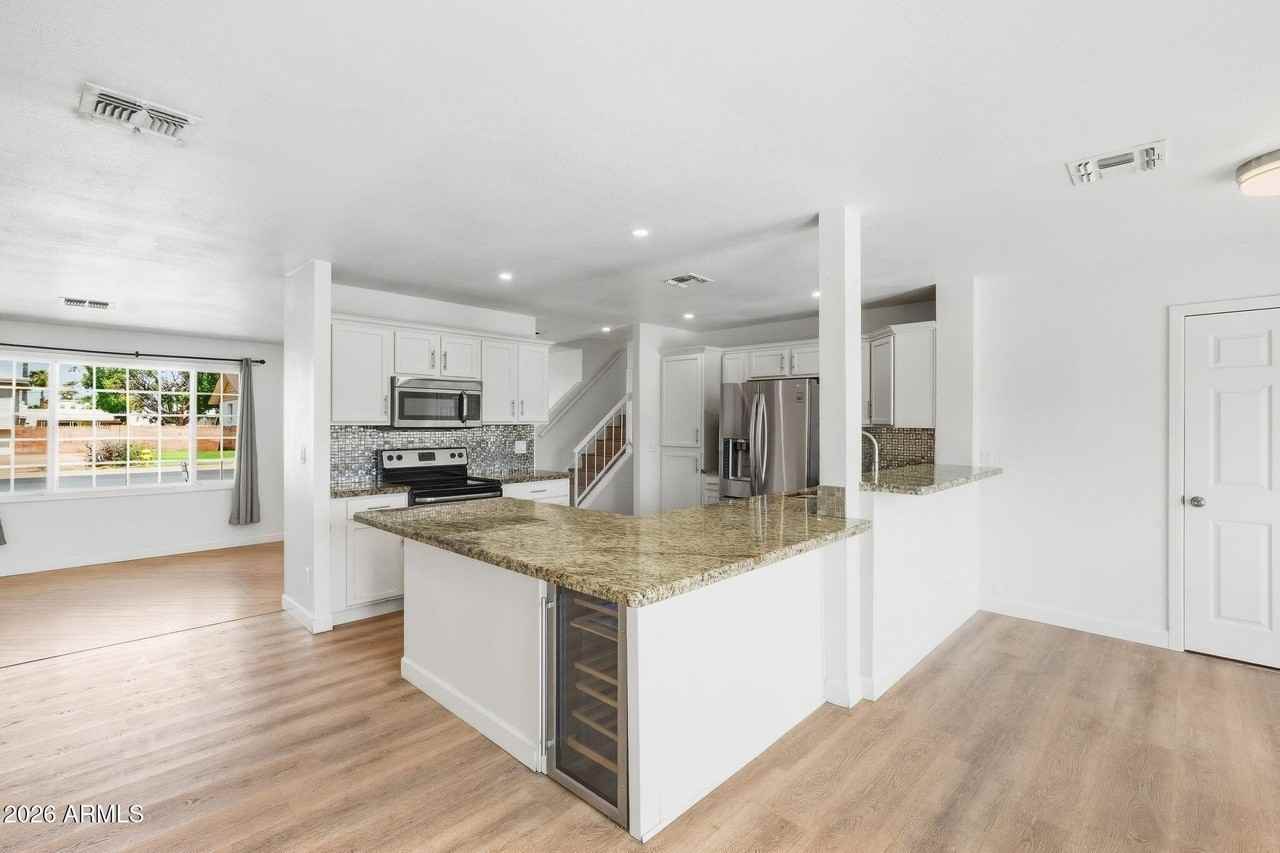 919 E La Jolla Dr - Photo 4 of 23
