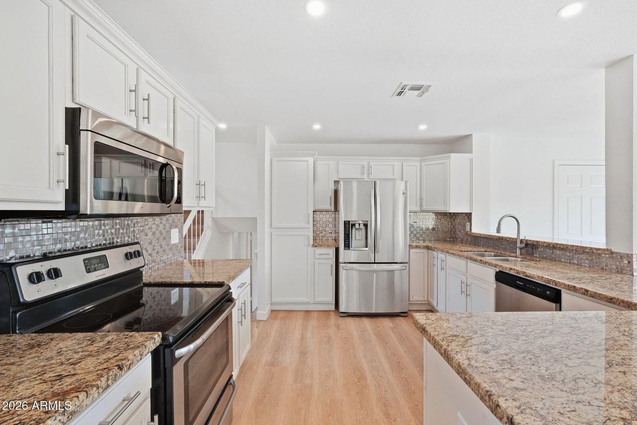 919 E La Jolla Dr - Photo 5 of 23