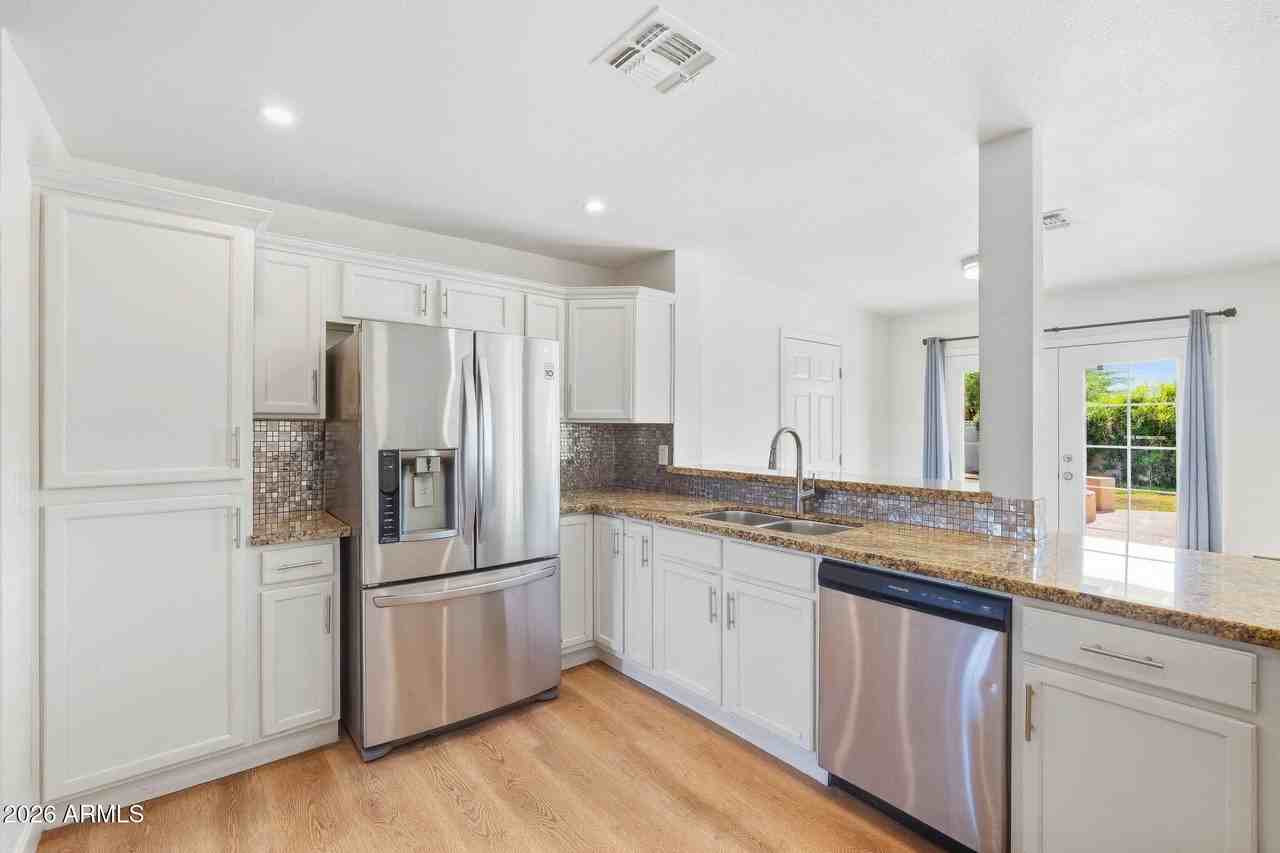 919 E La Jolla Dr - Photo 6 of 23