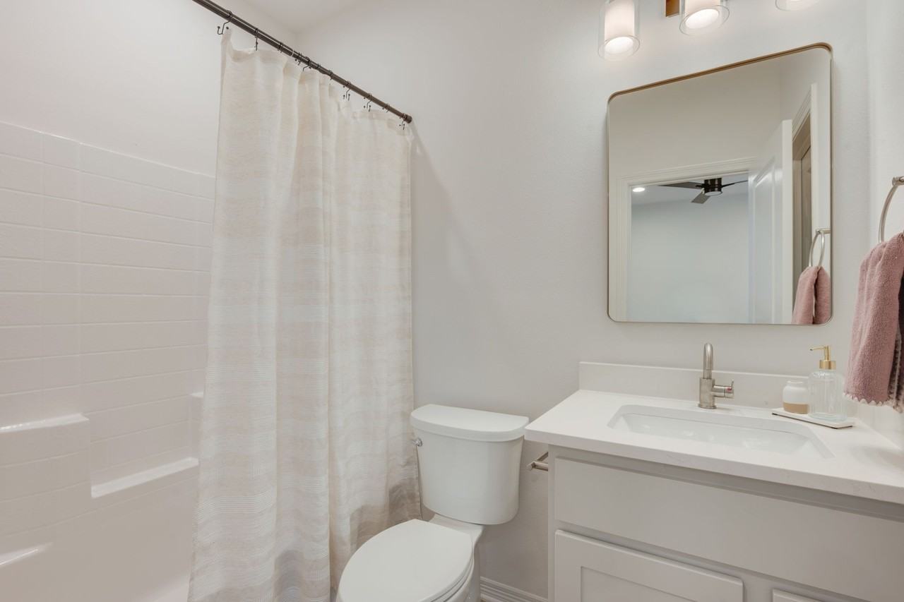2113 Crest St #1 - Photo 7 of 11