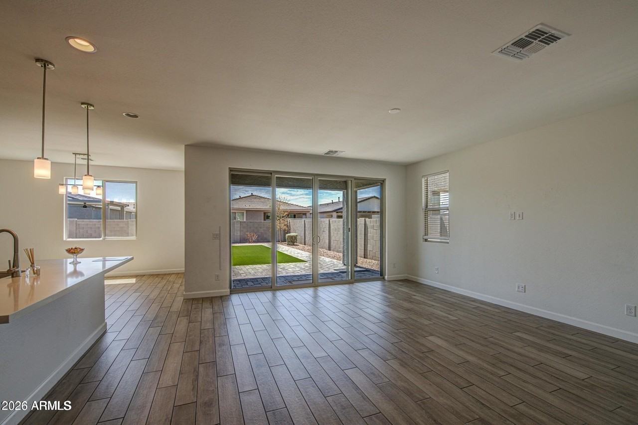 11341 E Ulysses Ave - Photo 4 of 50