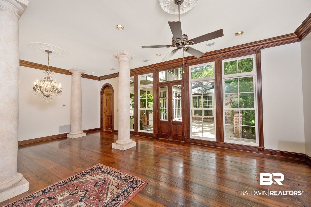 209 Magnolia Ave - Photo 7 of 27