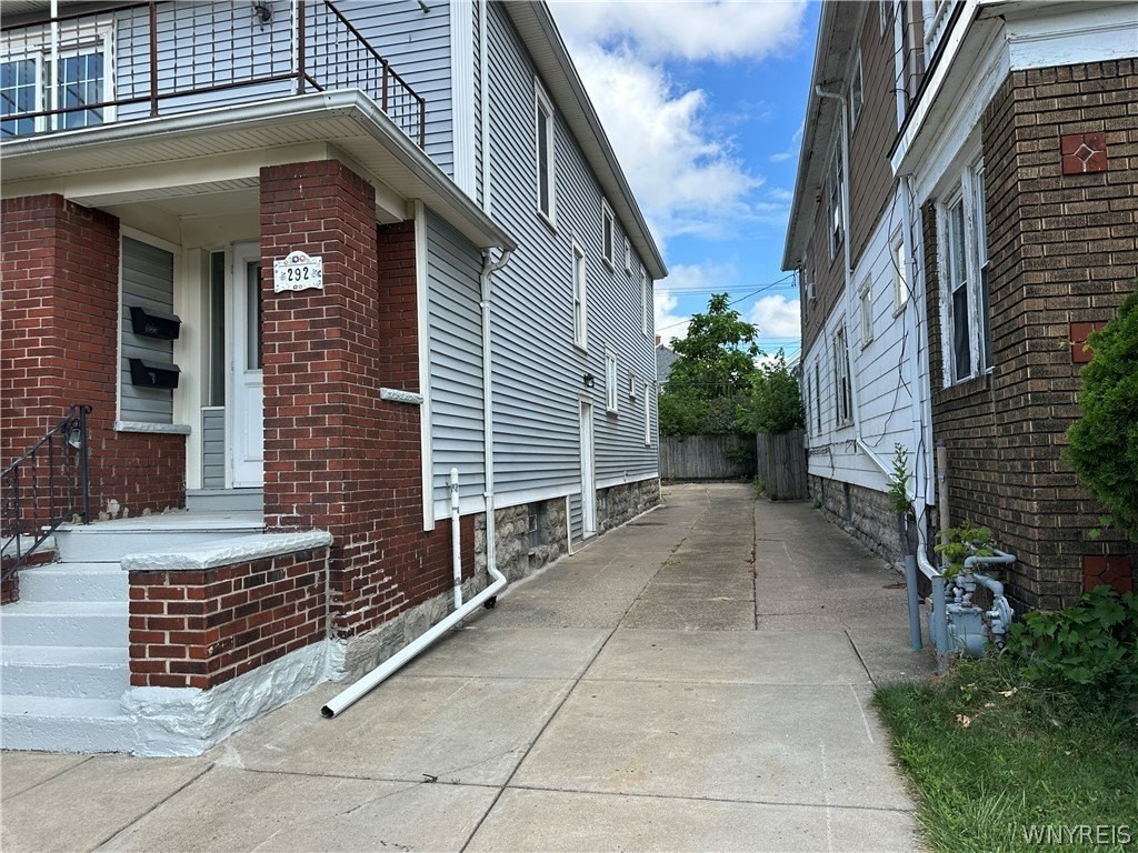 292 Hartwell Rd - Photo 5 of 18