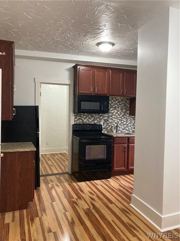 76 Tracy St #2 - Photo 2 of 7