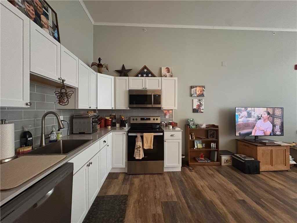 290 Chestnut St - Photo 3 of 10