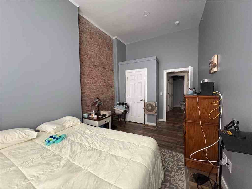 290 Chestnut St - Photo 6 of 10