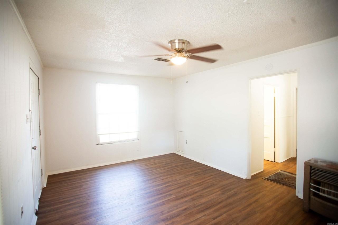 2521 S Maple St - Photo 2 of 29