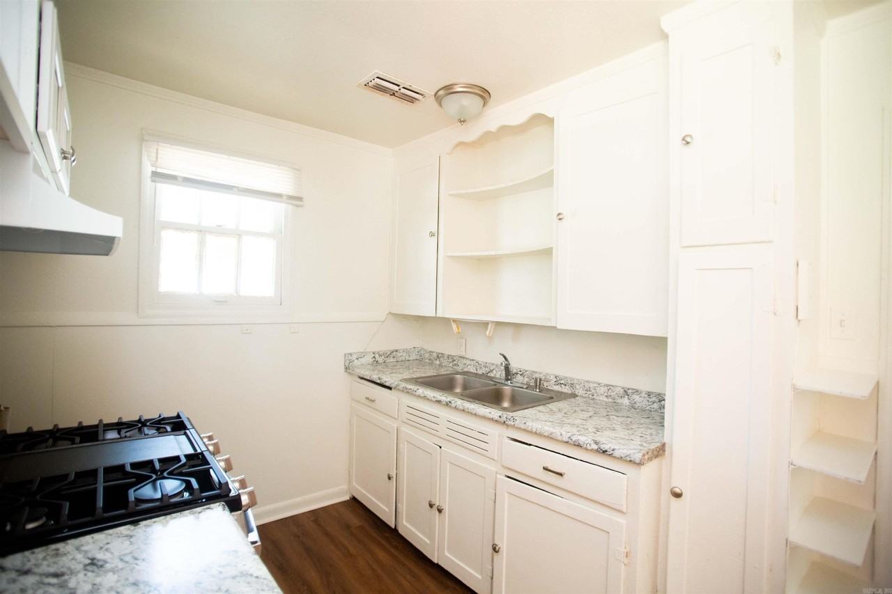 2521 S Maple St - Photo 7 of 29