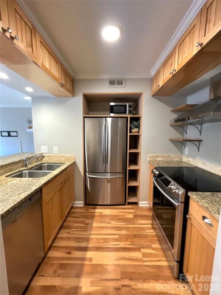 300 S Cedar St #3 - Photo 6 of 11