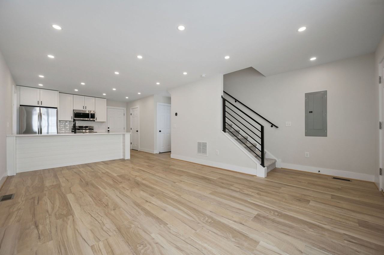 120B Lincoln St #1 - Photo 2 of 11