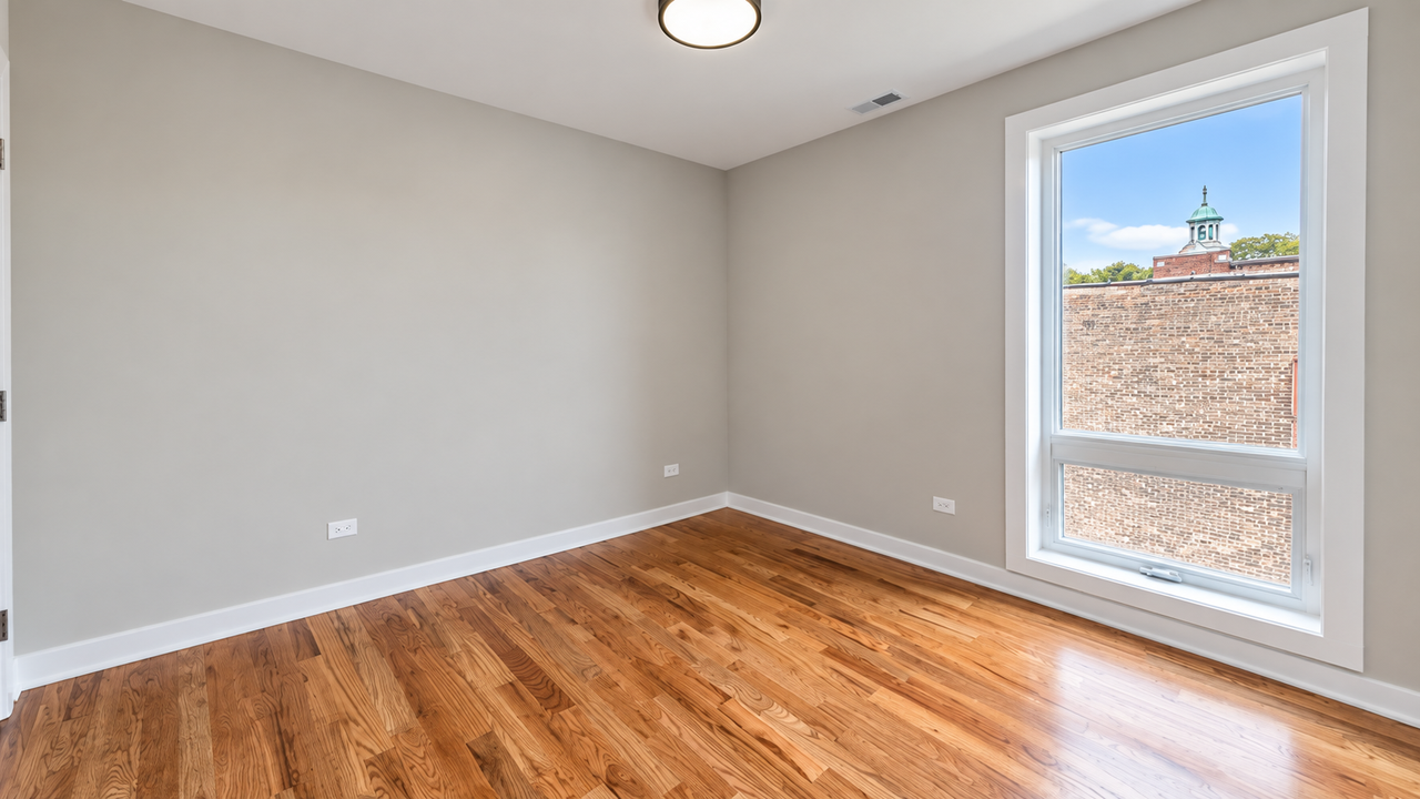 2839 W 24th Blvd #3R - Photo 6 of 8