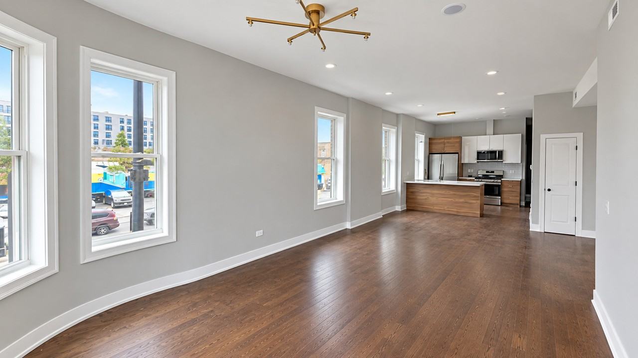 2024 S Ashland Ave #2 - Photo 4 of 15