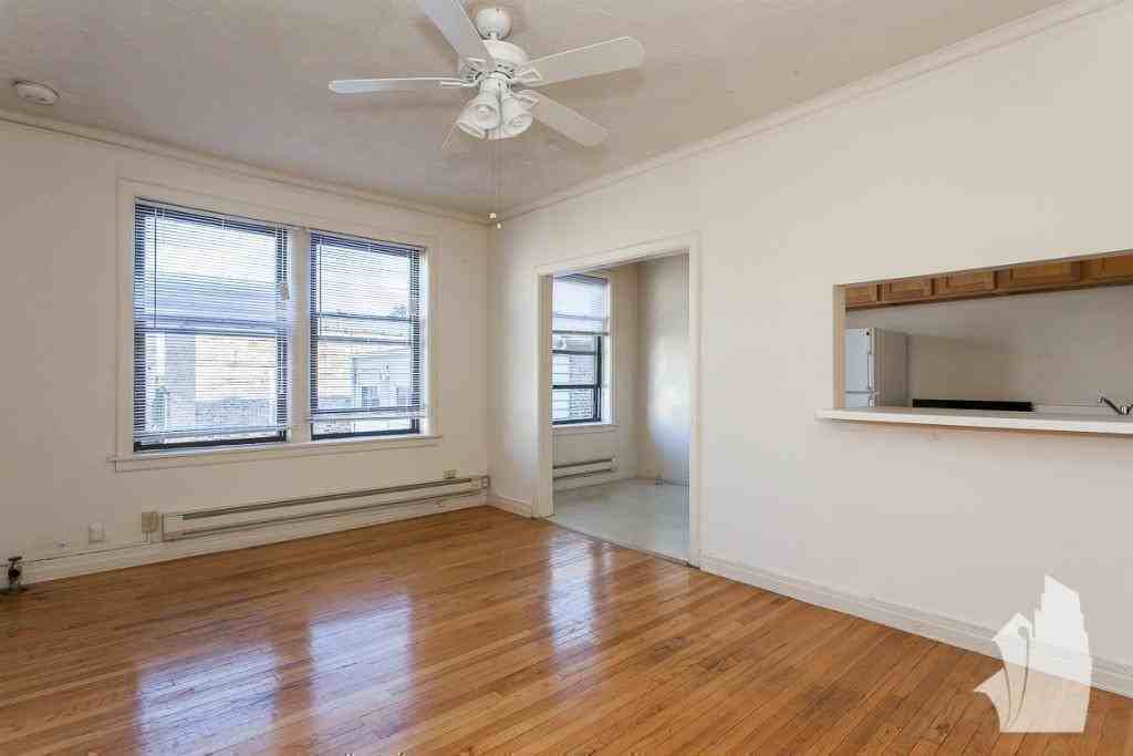 1050 W George St #302 - Photo 3 of 8