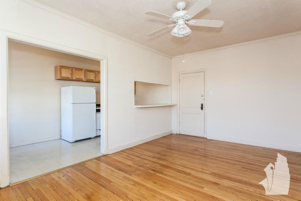 1050 W George St #302 - Photo 4 of 8