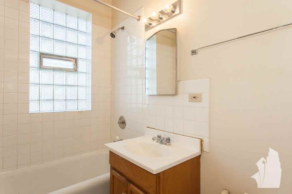 1050 W George St #302 - Photo 7 of 8