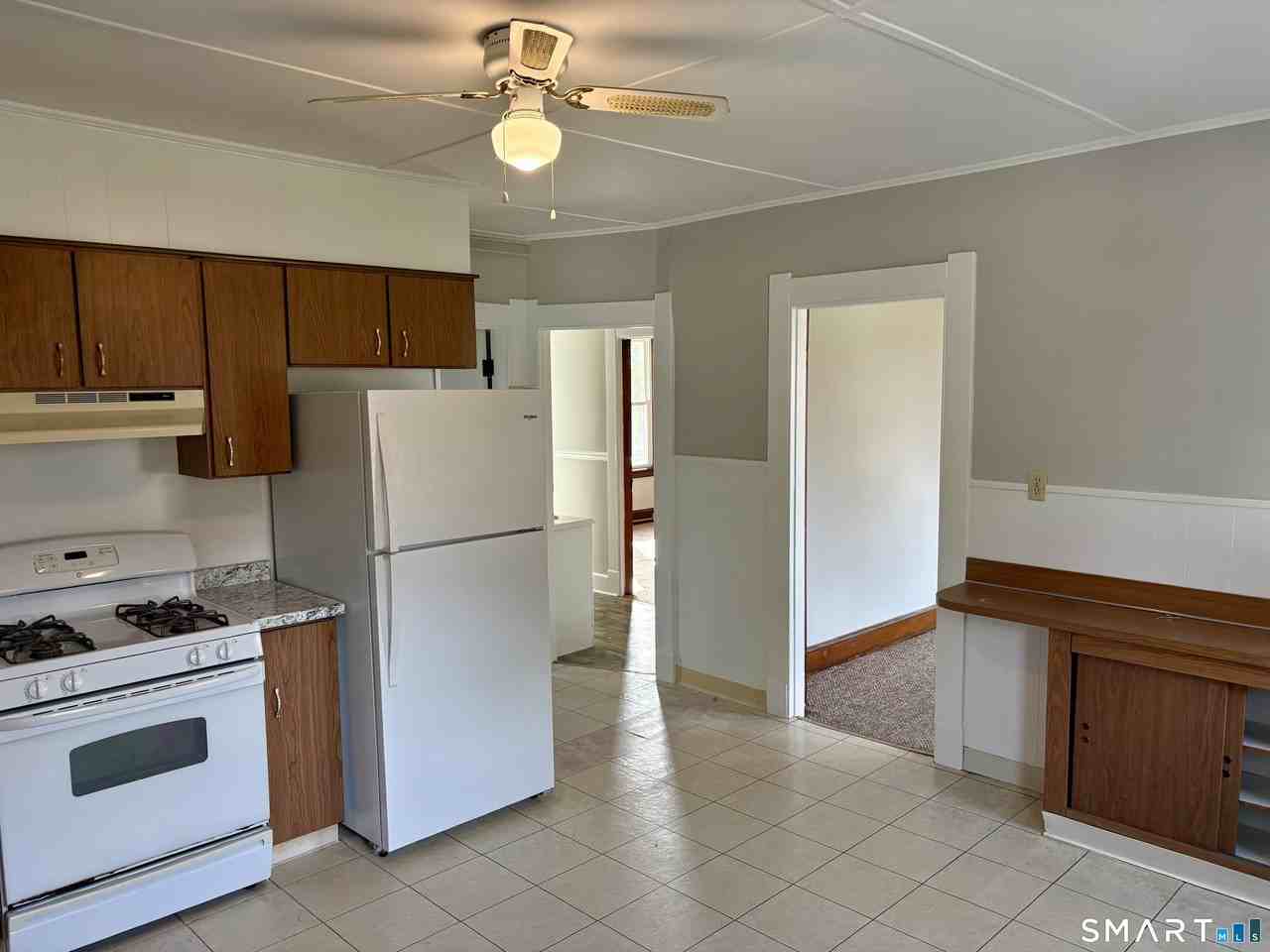 37 Hungerford Ave - Photo 3 of 15