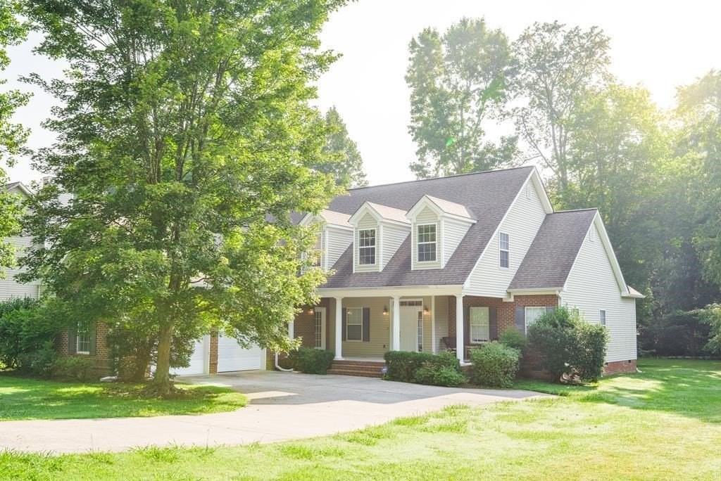 2645 Foxmore Cir - Photo 2 of 37