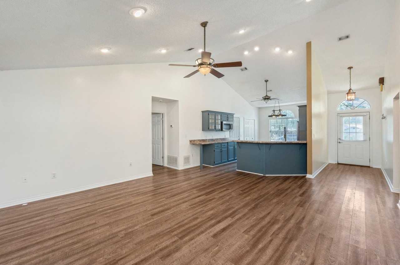 2803 Wilson Ln - Photo 2 of 33