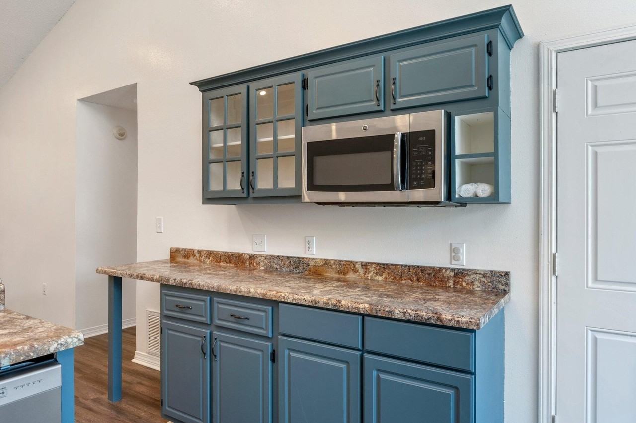 2803 Wilson Ln - Photo 4 of 33