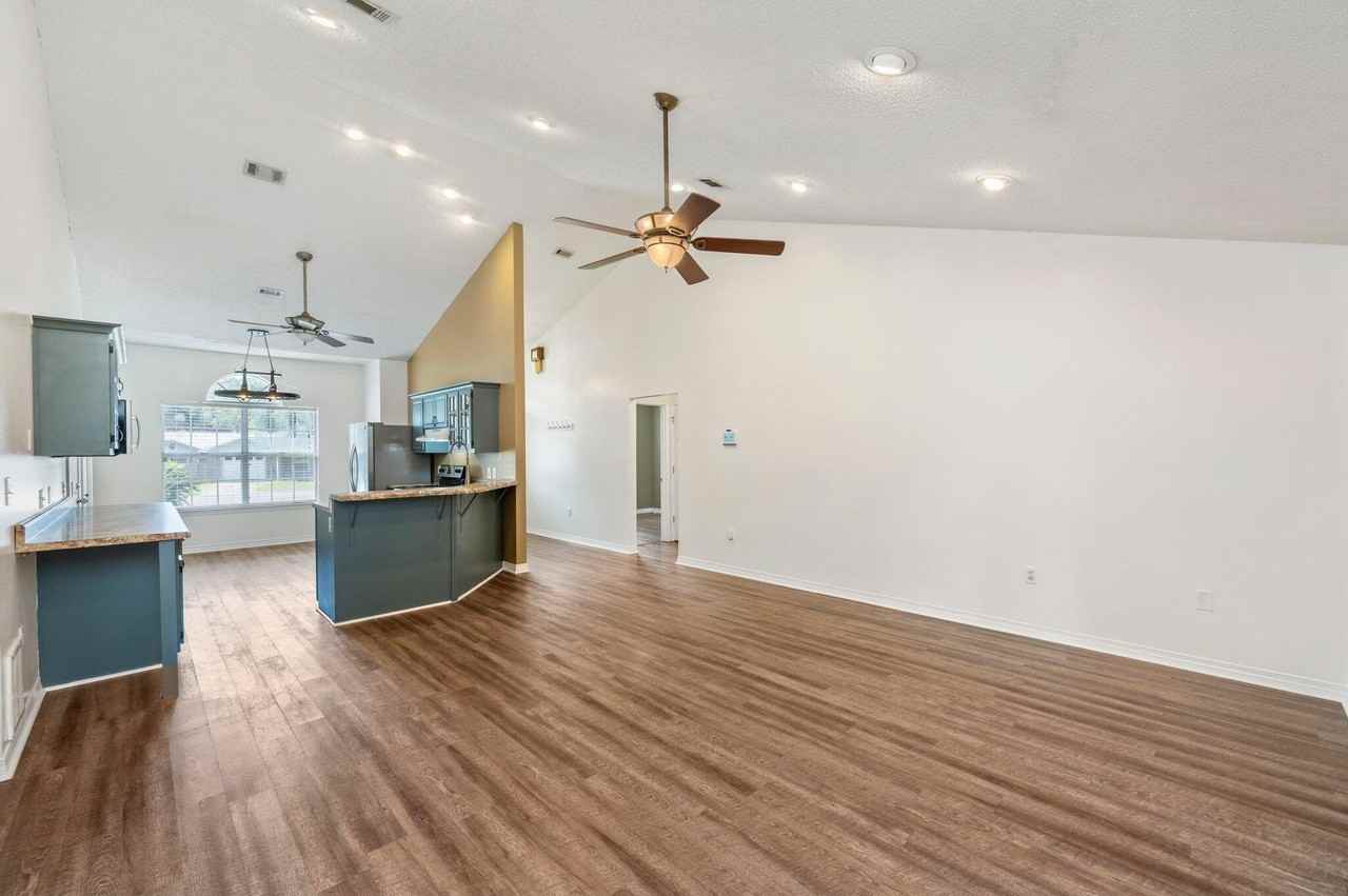 2803 Wilson Ln - Photo 5 of 33