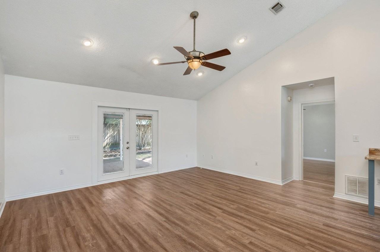 2803 Wilson Ln - Photo 7 of 33