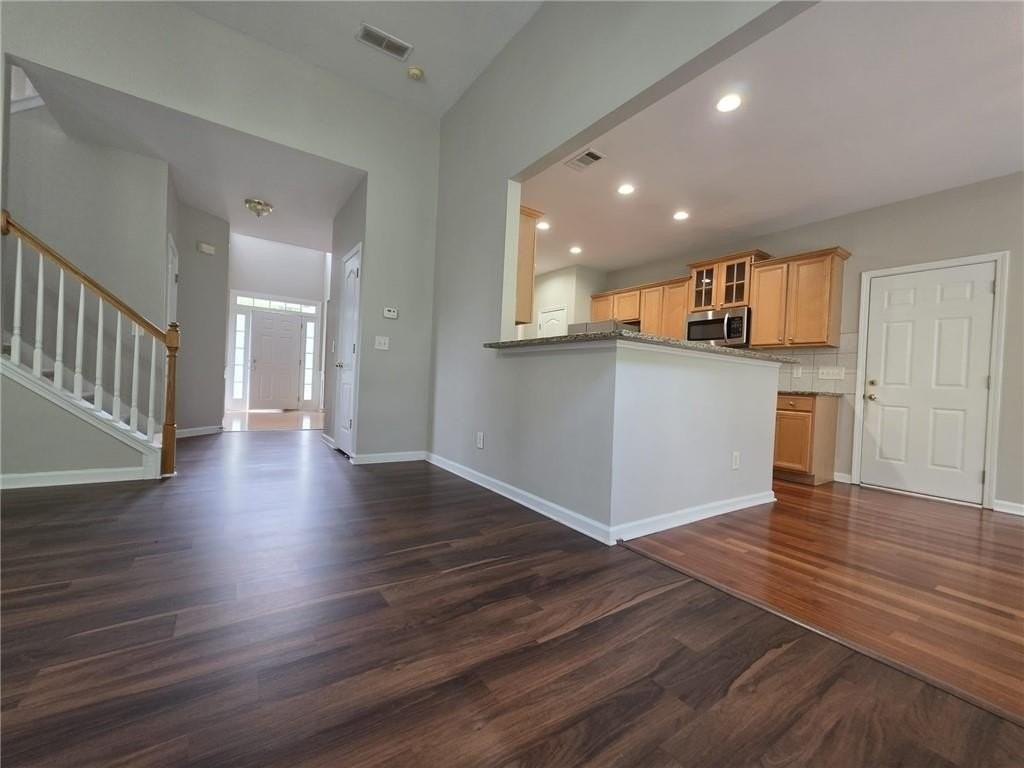1712 Hillside Bend Xing - Photo 5 of 17