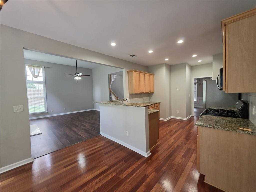 1712 Hillside Bend Xing - Photo 6 of 17