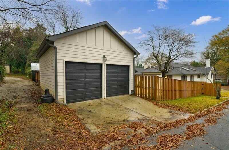 349 Altoona Pl Sw - Photo 3 of 40