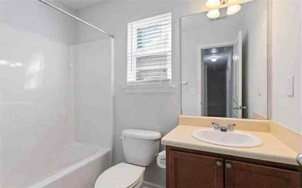 1251 Rockfield Cir - Photo 4 of 10