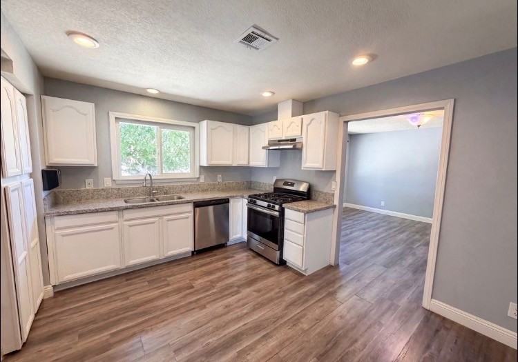 15923 La Verida Drive - Photo 2 of 12
