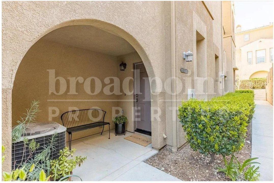 727 Kellogg St #1 - Photo 2 of 26