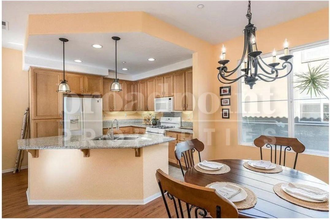 727 Kellogg St #1 - Photo 4 of 26