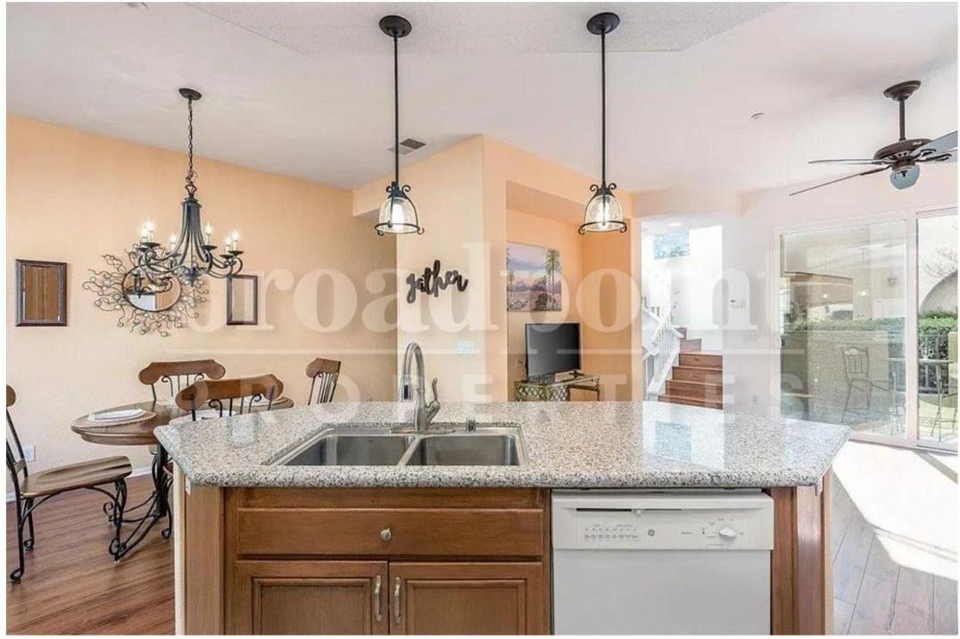 727 Kellogg St #1 - Photo 5 of 26