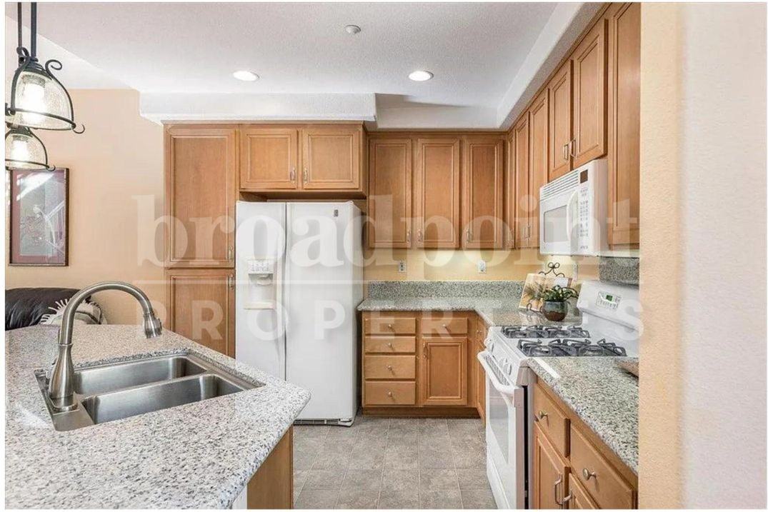 727 Kellogg St #1 - Photo 6 of 26