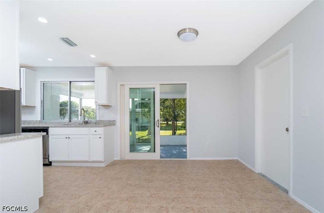 533 E Charlotte Ave - Photo 3 of 14