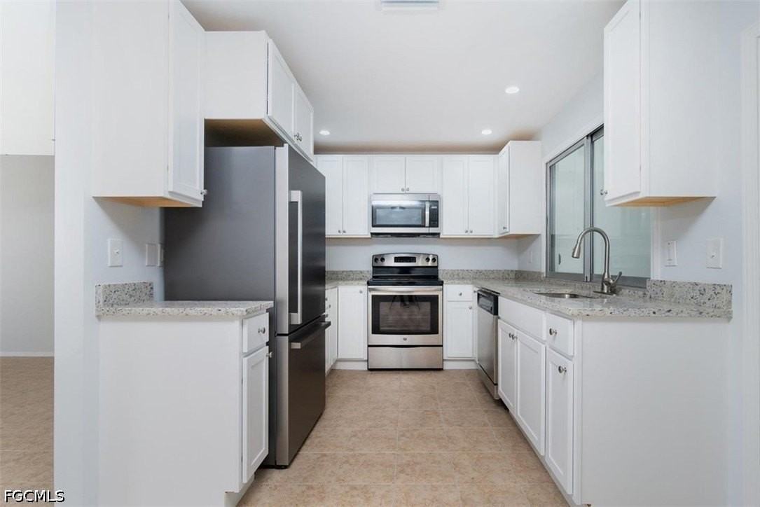 533 E Charlotte Ave - Photo 4 of 14