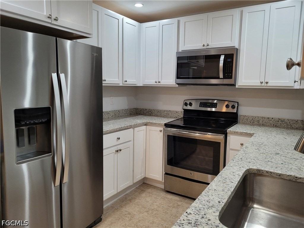 533 E Charlotte Ave - Photo 5 of 14