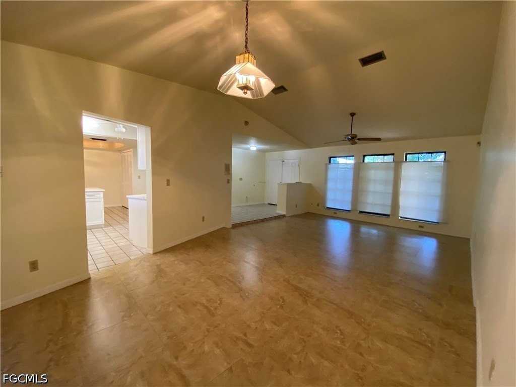 225 Se 31st St - Photo 5 of 26