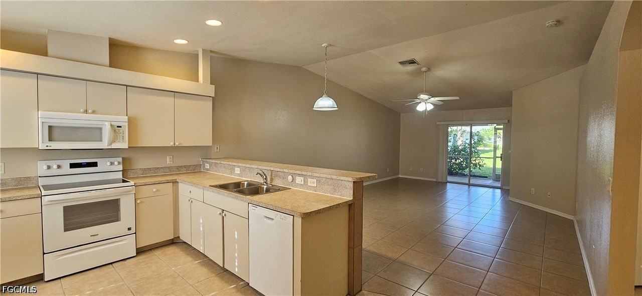 1626 Sw Santa Barbara Pl - Photo 3 of 16