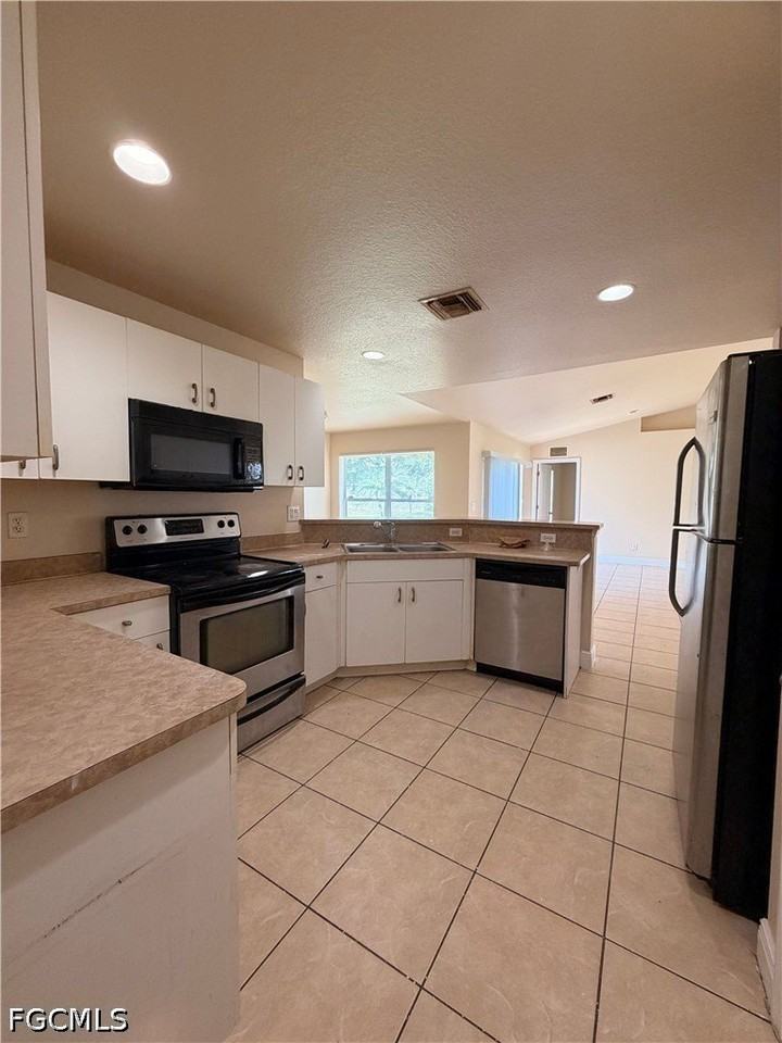 316 Nw 18th Ave - Photo 6 of 26