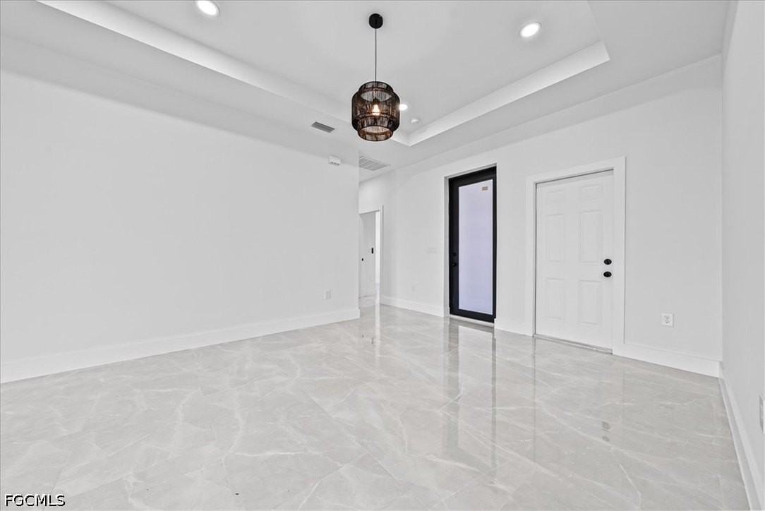 2129 Fairway Dr - Photo 3 of 16