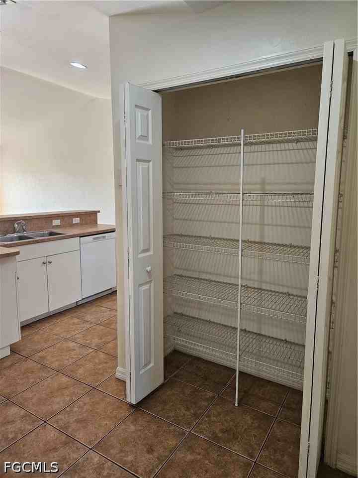 4526 Santa Barbara Blvd - Photo 5 of 22